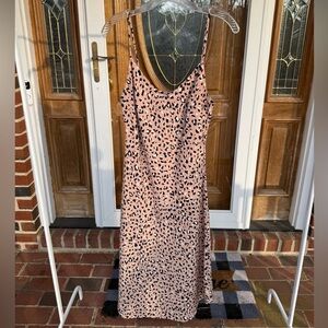 Vestique Blush Leopard Print Midi Dress